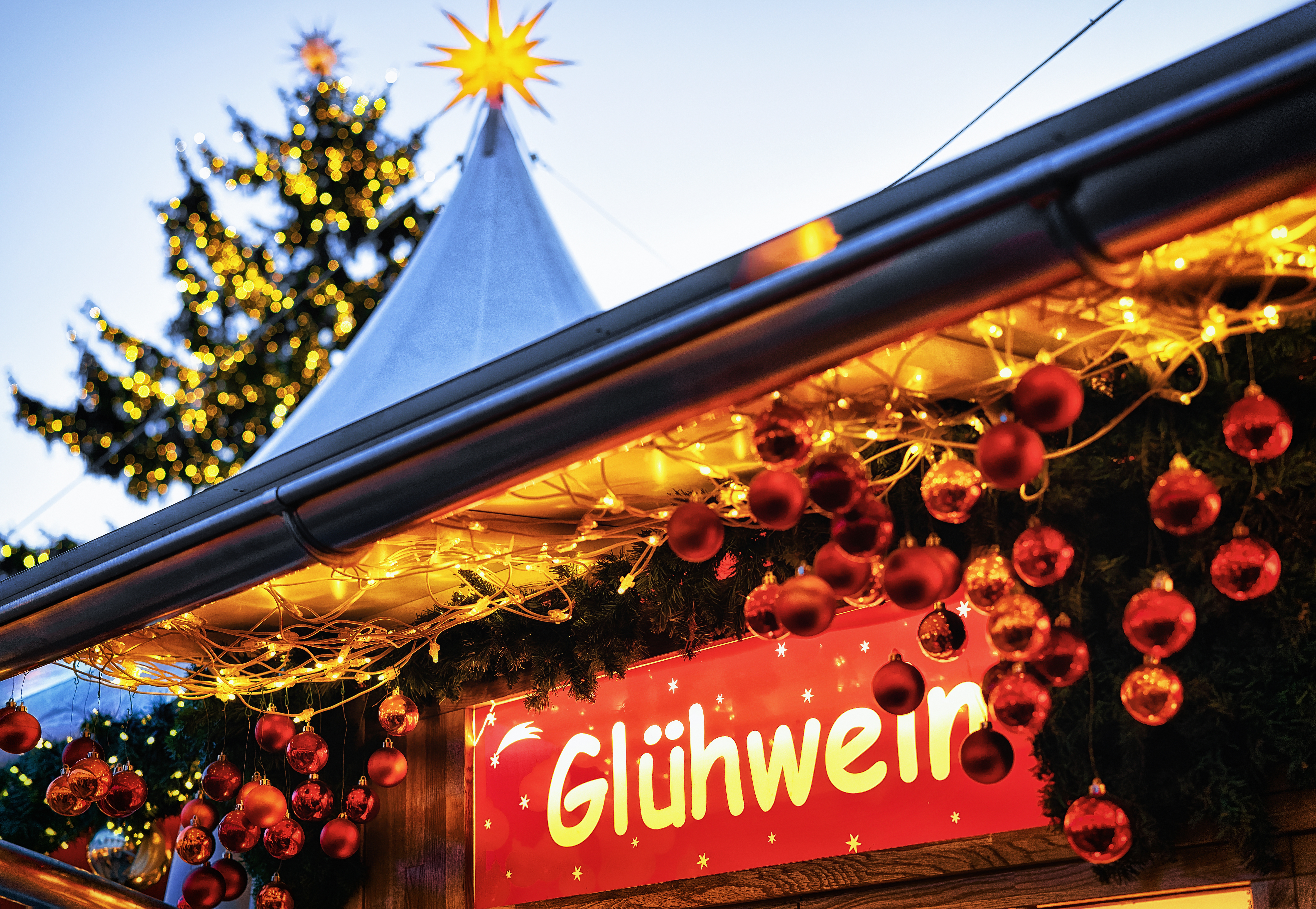 At blive fristet til et glas glühwein er uundgåeligt på et julemarked i Tyskland.